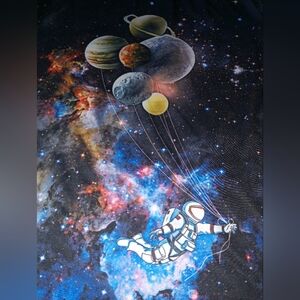 Mens Large Planet Space-Themed Graphic T-Shirt